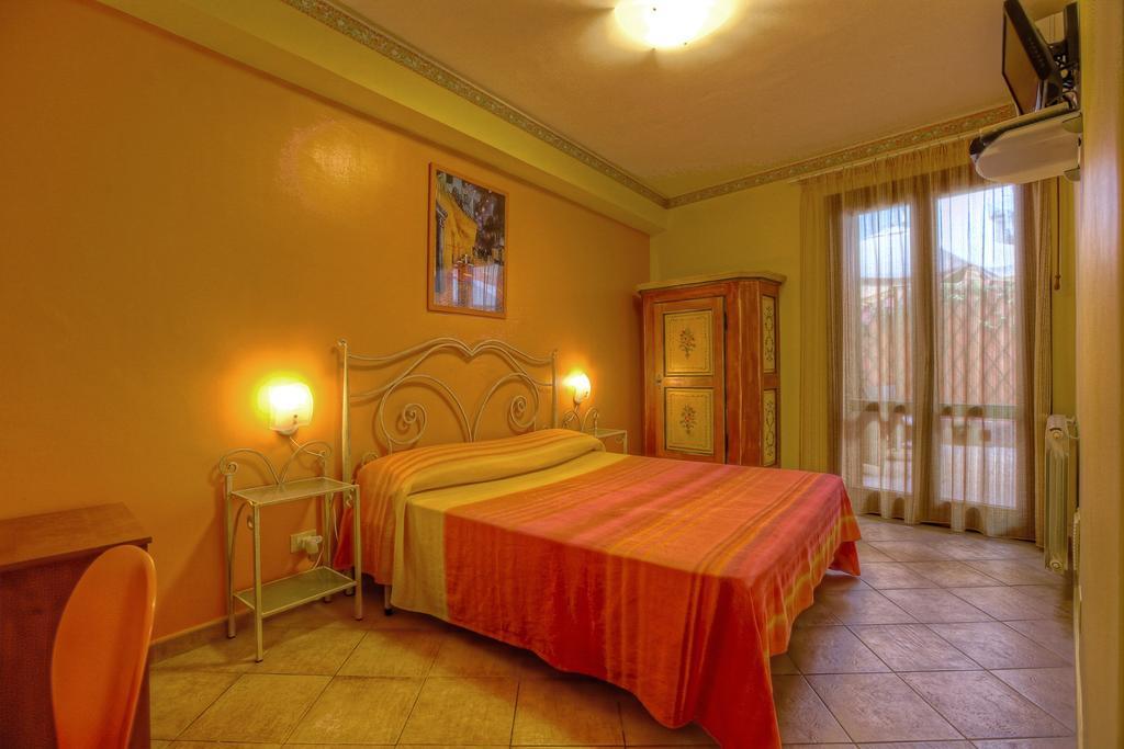 Couette-café Epos Acitrezza *